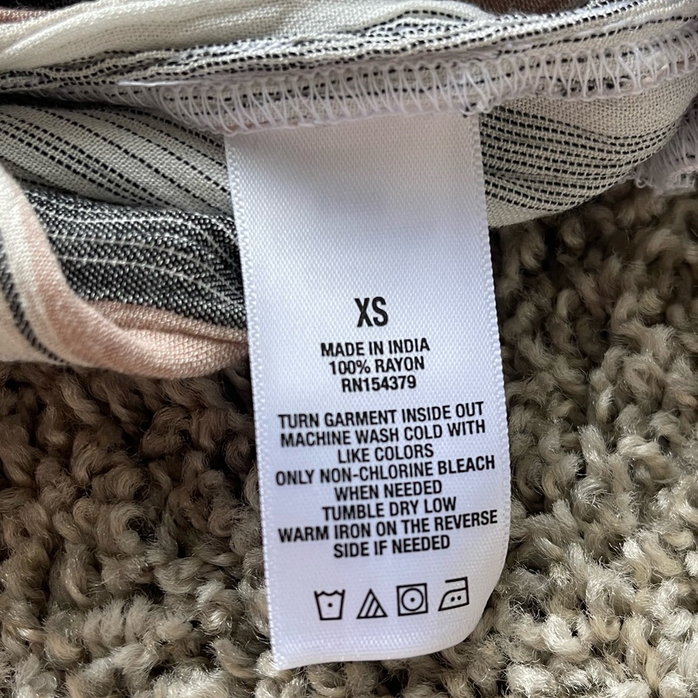 Aeropostale XS Off-The-Shoulder Top; White, Gray, Blush Pink - Picture 3 of 3